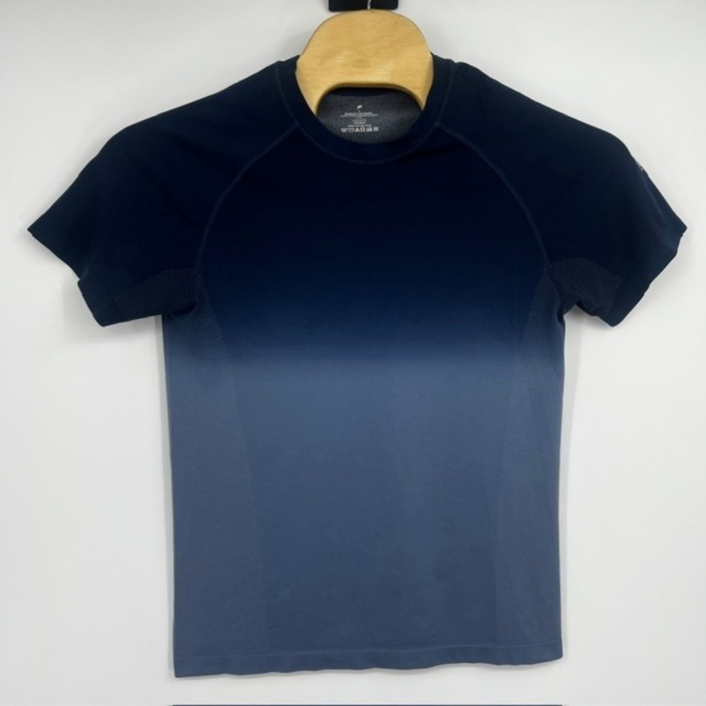 Fabletics Mens Navy Blue Ombre Seamless Short Sleeve Training Shirt Small